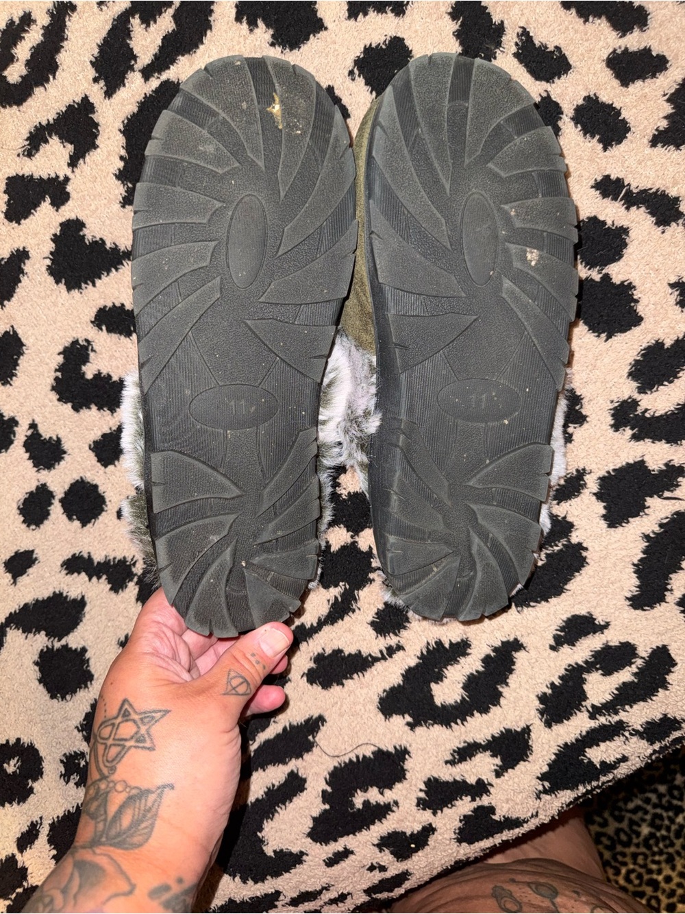 Plush Olive Green Women's Slip-On Slippers with Faux Fur - Picture 4 of 5